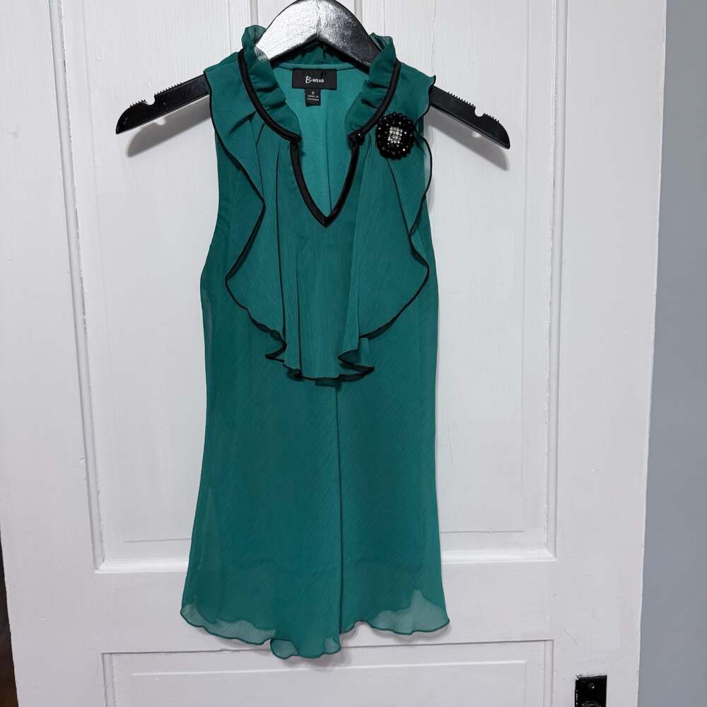Sleeveless Ruffle Blouse Emerald Green with Decorative Pin S
A3
